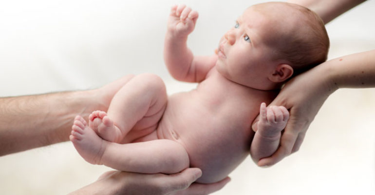 LA LEGGE 40 DELLA PROCREAZIONE ASSISTITA COMPIE 10 ANNI, TRA POLEMICHE E DIVIETI