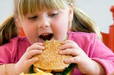 BAMBINI OVER-SIZE PER DIETE SBAGLIATE E POCA ATTIVITA’ FISICA