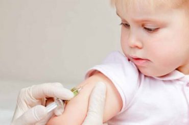 VACCINAZIONI IN CALO: TROPPI I FALSI MITI
