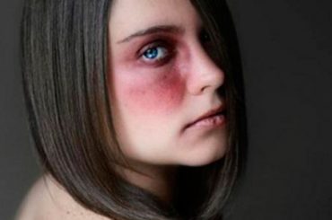 LA VERA TRAGEDIA E’ LA VIOLENZA CHE SI CONSUMA DENTRO CASA