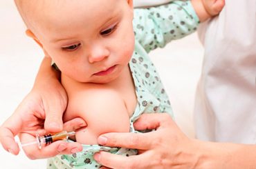 VACCINARE I PICCOLI PER GARANTIRE LORO UN FUTURO SANO