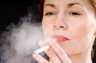 TUMORE AL POLMONE: IN AUMENTO NELLE DONNE, CHE PERO’ RISPONDONO MEGLIO ALLE CURE