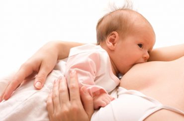 LATTE MATERNO: RACCOMANDATO NELLA PRIMA ORA DI VITA DEL NEONATO