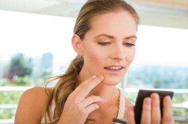 L’ACNE ARRIVA ANCHE A 30 ANNI: RICONOSCERLA PER COMBATTERLA