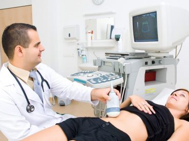 DIAGNOSI PRECOCE E NUOVI FARMACI PER COMBATTERE IL TUMORE ALLE OVAIE