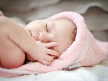 GINECOLOGI E OSTETRICHE INCROCIANO LE BRACCIA