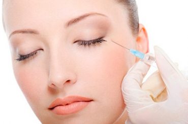 DONNE AL SOLE: L’IMPORTANZA DELL’ ACIDO IALURONICO