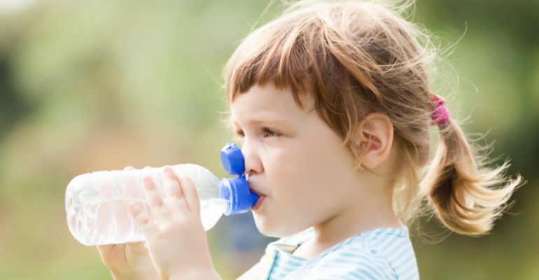 Un decalogo per bere bene, fin da piccoli