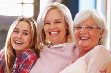 Buone notizie: le italiane vivono più a lungo