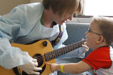 Musicoterapia: dai reparti di pediatria alle carceri