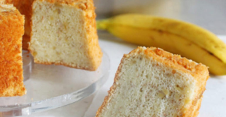 Torta chiffon alla banana, il dolce energetico e anticaldo