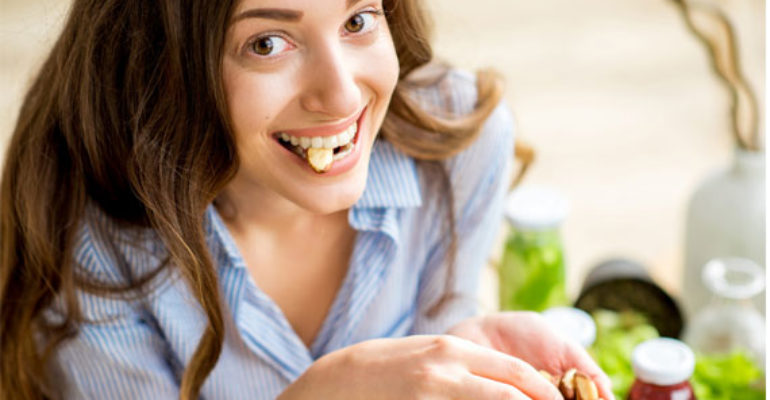 Benefica frutta secca: come portarla in cucina anche d’estate