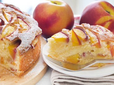 Sazie e leggere, contro il caldo, con la classica Peach Cake