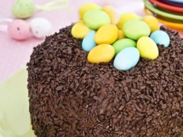 A Pasqua #IoRestoaCasa e preparo la Torta “nido” al cioccolato e ovetti