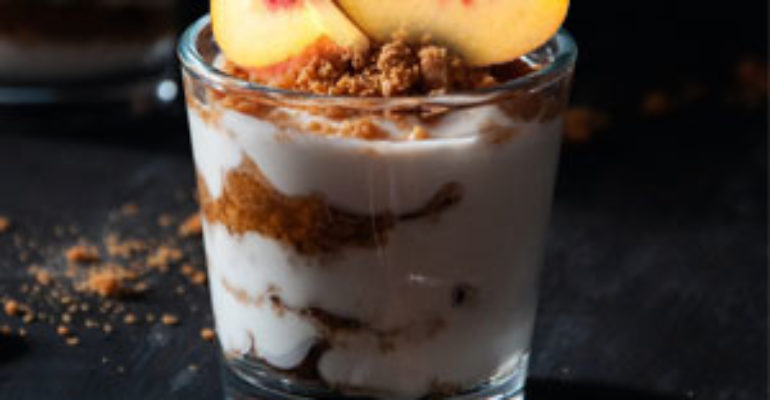 Tiramisù pesca&mandorle contro stanchezza, crampi, ritenzione idrica