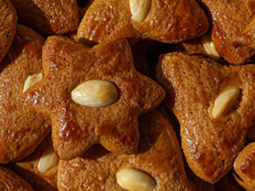 Buona Pasqua con un bis di biscotti zenzero, nocciole e mandorle