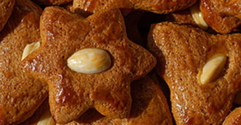 Buona Pasqua con un bis di biscotti zenzero, nocciole e mandorle