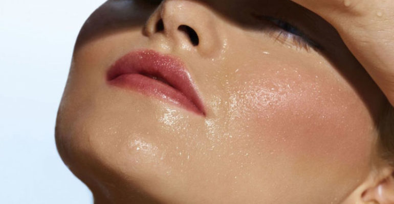 Operazione trucco “anticaldo” per il make up estivo