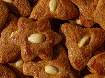 È Natale: giù il colesterolo e su il buonumore con i biscotti marzapane e mandorle