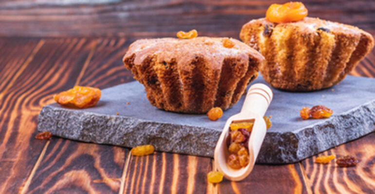 A Natale, benessere in tavola con la torta speziata alle albicocche secche