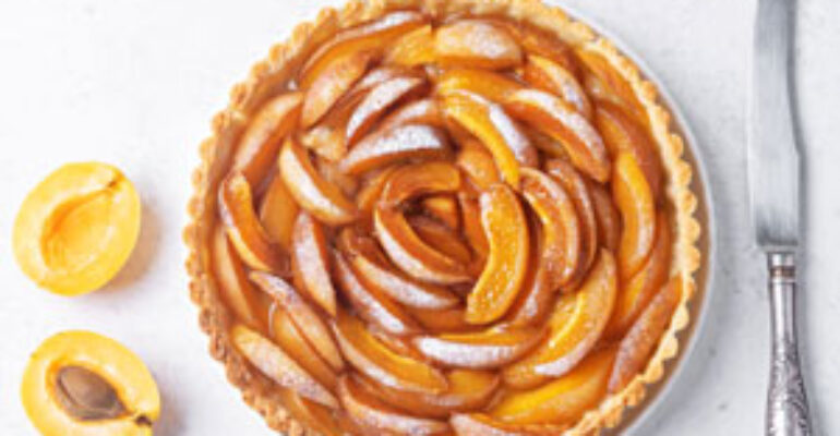 Poche calorie ma energia al top con la torta albicocche e ricotta