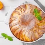 Contro il caldo, vitamine, minerali e fibre con le pesche della torta morbida e croccante