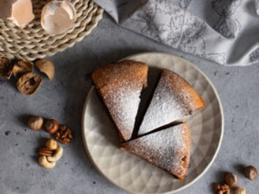 Benvenuto autunno con la torta alle nocciole senza lievito e burro