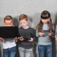 Giovani ipertecnologici, ma esposti a numerosi rischi