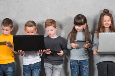 Giovani ipertecnologici, ma esposti a numerosi rischi