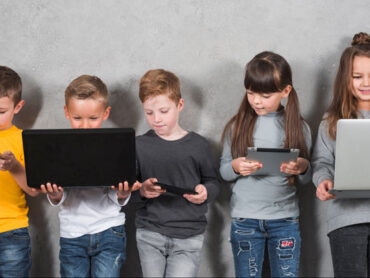 Giovani ipertecnologici, ma esposti a numerosi rischi