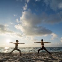 Pasqua e ponti di primavera: soggiorni di benessere, dalle vette innevate al mare