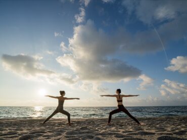 Pasqua e ponti di primavera: soggiorni di benessere, dalle vette innevate al mare