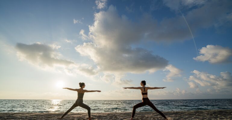 Pasqua e ponti di primavera: soggiorni di benessere, dalle vette innevate al mare
