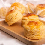 La ricetta dolce e “dissetante” contro il caldo? Gli <em>scones</em> albicocche e cocco