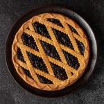 Aiutiamo le ossa anche d’estate! Crostata integrale con prugne e more