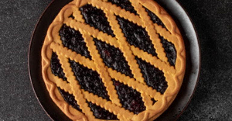 Aiutiamo le ossa anche d’estate! Crostata integrale con prugne e more