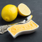 Barchette di limoni imbottite al lemon curd