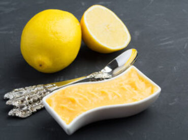 Barchette di limoni imbottite al lemon curd