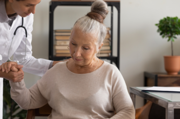 Dalla Federazione Alzheimer le Linee di indirizzo per cure più sicure e inclusive